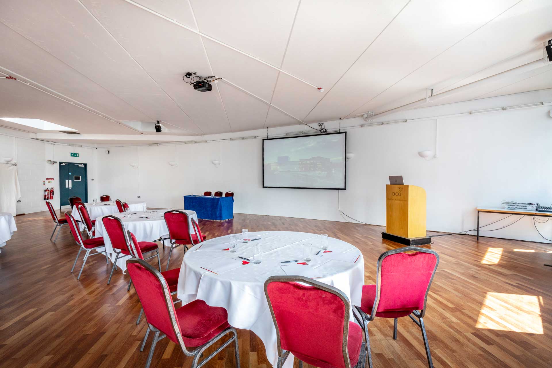 From Small Meetings to Large Conferences: Flexible Spaces at Meet in ...